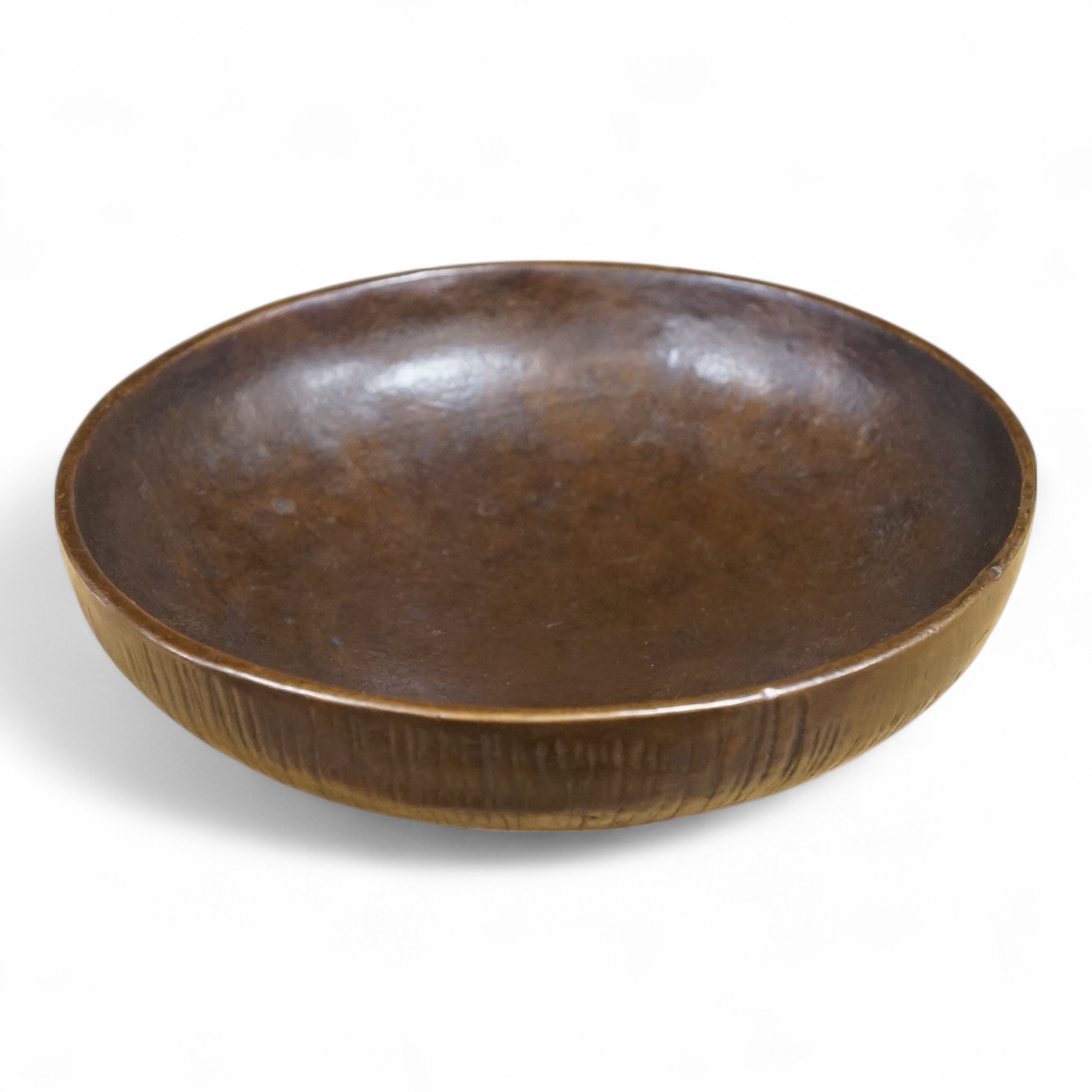 A heavy cast bronze bowl, 17cm in diameter